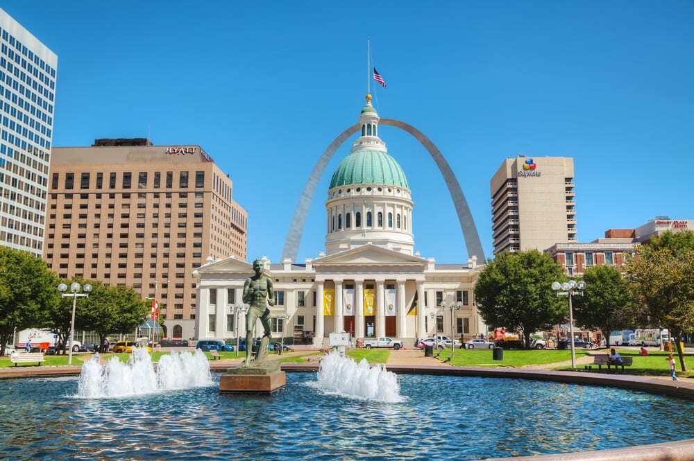 Downtown-St-Louis-MO-with-the-Old-Courthouse Downtown-St-Louis-MO-with-the-Old-Courthouse